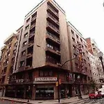 Leon فندق