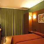 فندق Leon 2*