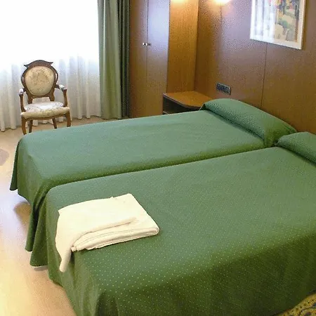 Leon Hotel 2*